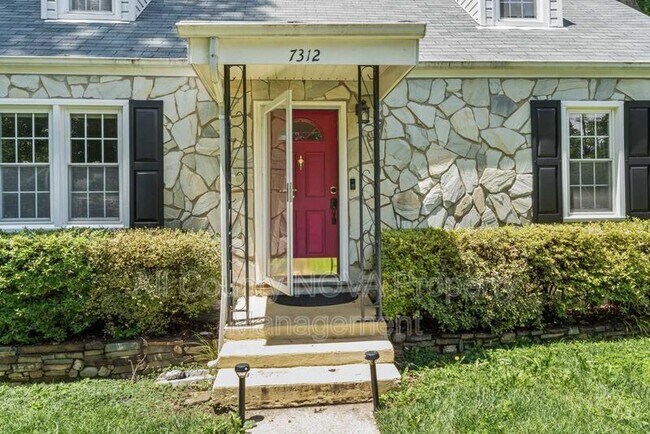 Building Photo - 7312 Poplar Ct