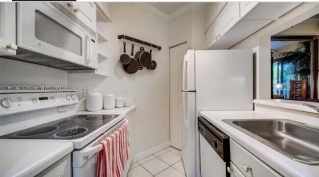 Building Photo - 21205 NE 37th Ave