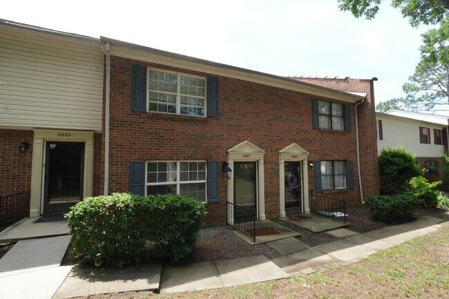 Building Photo - 8807 Hunter Ridge Dr