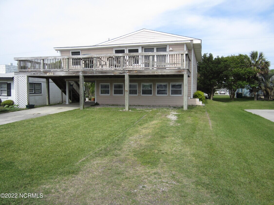 622 S 3rd Ave, Kure Beach, NC 28449 Townhome Rentals in Kure Beach NC