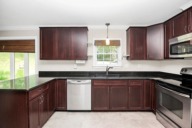 Foto del edificio - 5416 Guildbrook Rd