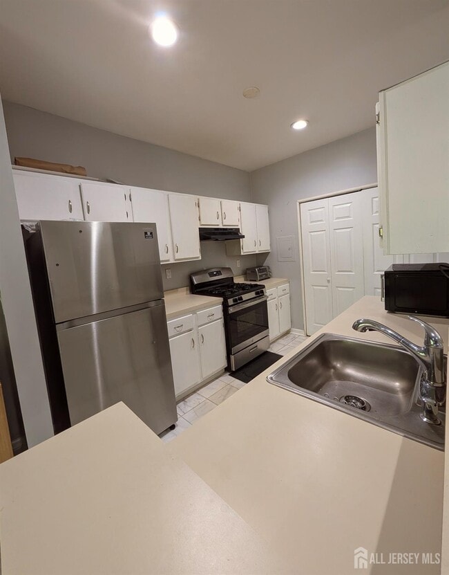 Building Photo - 6071 Cedar Ct