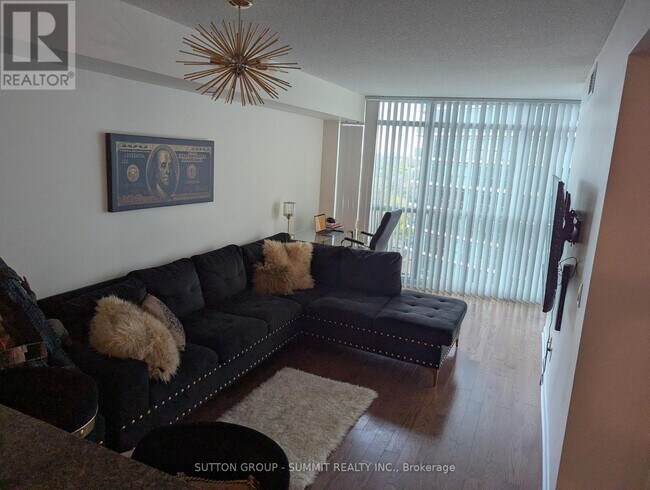 Building Photo - 215 Sherway Gardens Rd