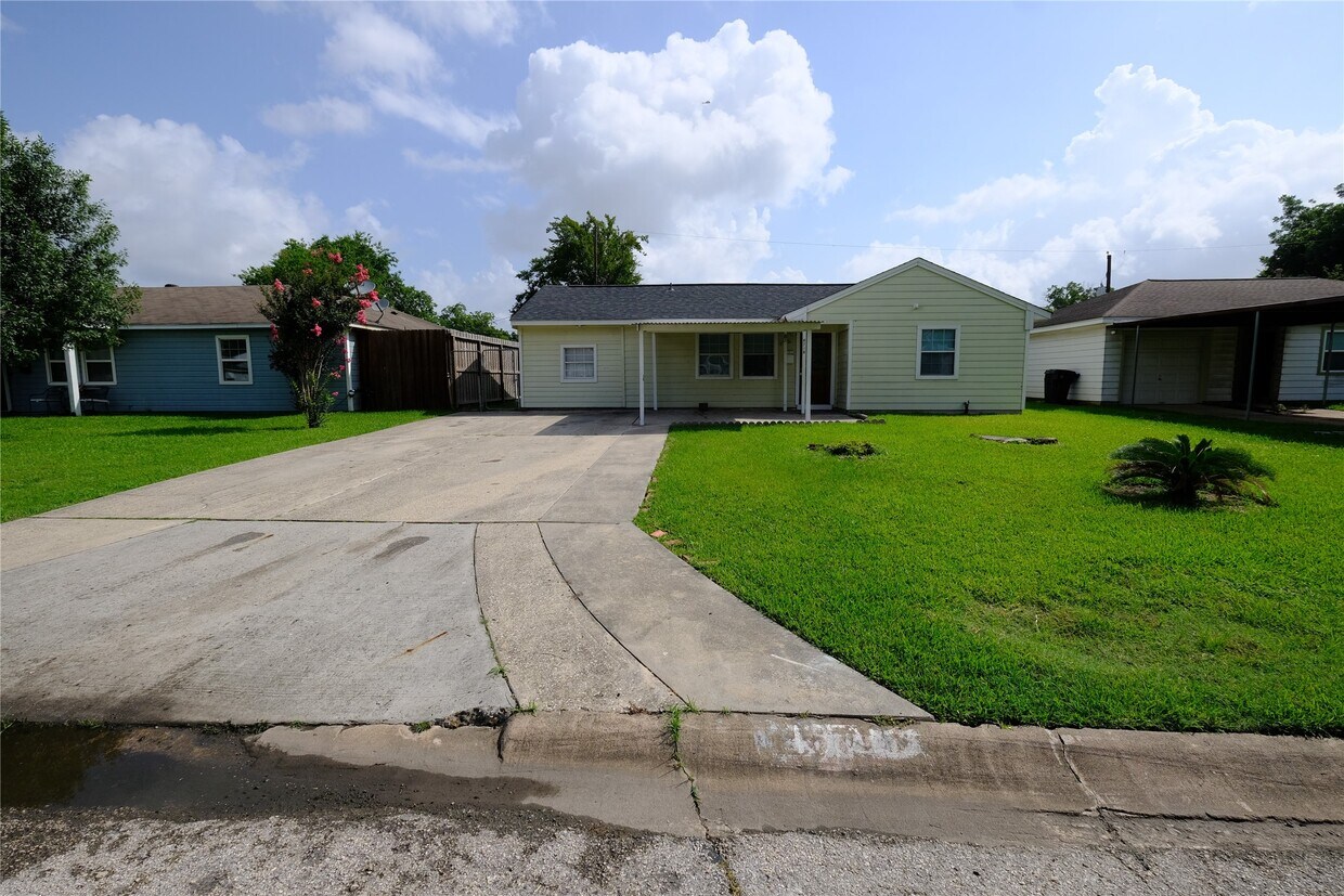 Primary Photo - 6718 Midfield Dr