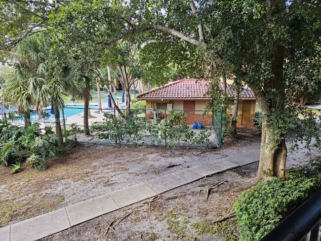 Foto del edificio - 10725 Cleary Blvd