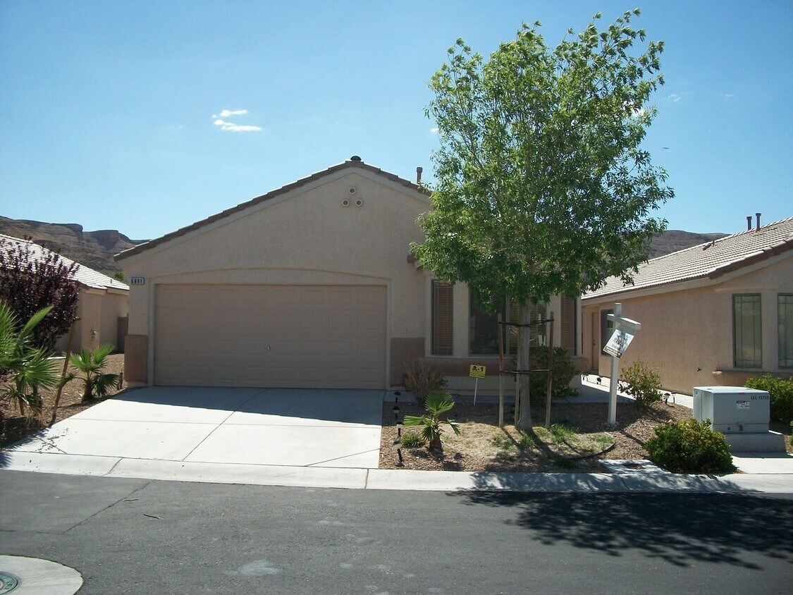 Foto principal - 3 Bedrooms Single Story Home