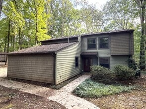 Building Photo - 217 Raintree Dr