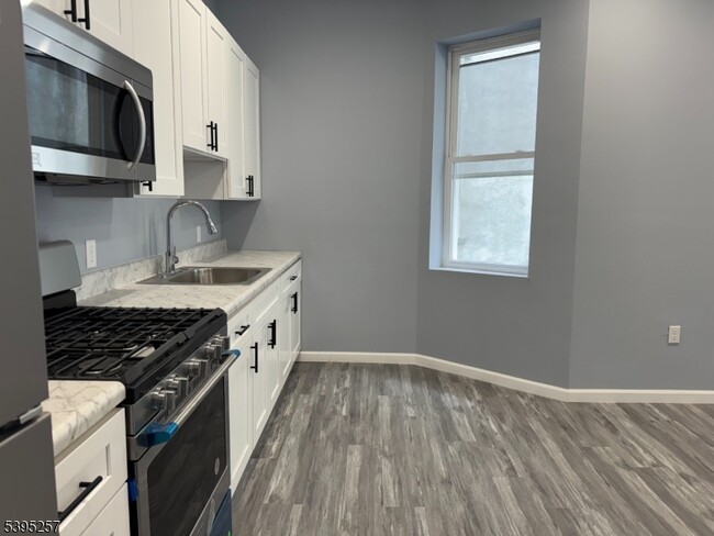 Building Photo - 155 Clifton Ave