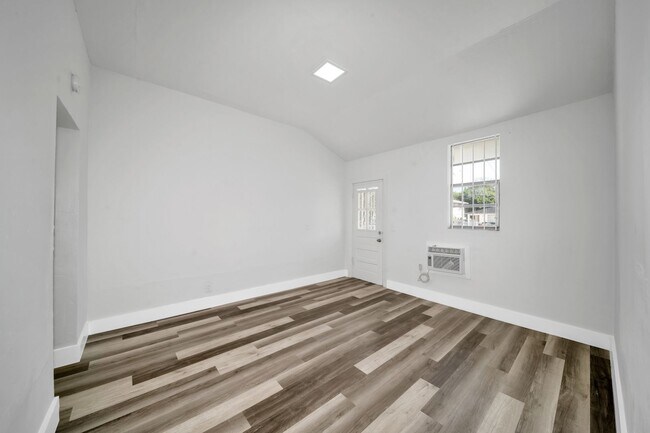 Foto del edificio - 2750 NW 60th St
