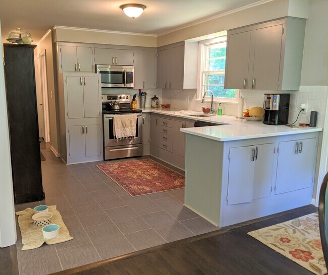 Brand new kitchen - 50 Hunters Ln