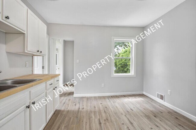 Foto del edificio - 529 Winslow Ave