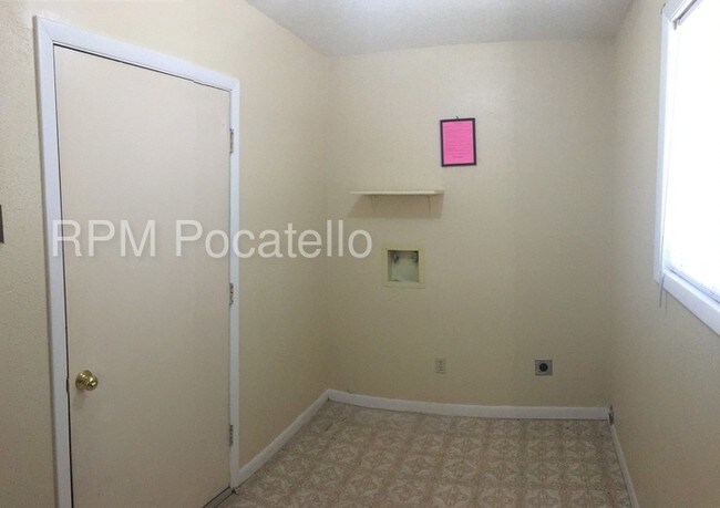 Foto del edificio - 340 W Cedar St