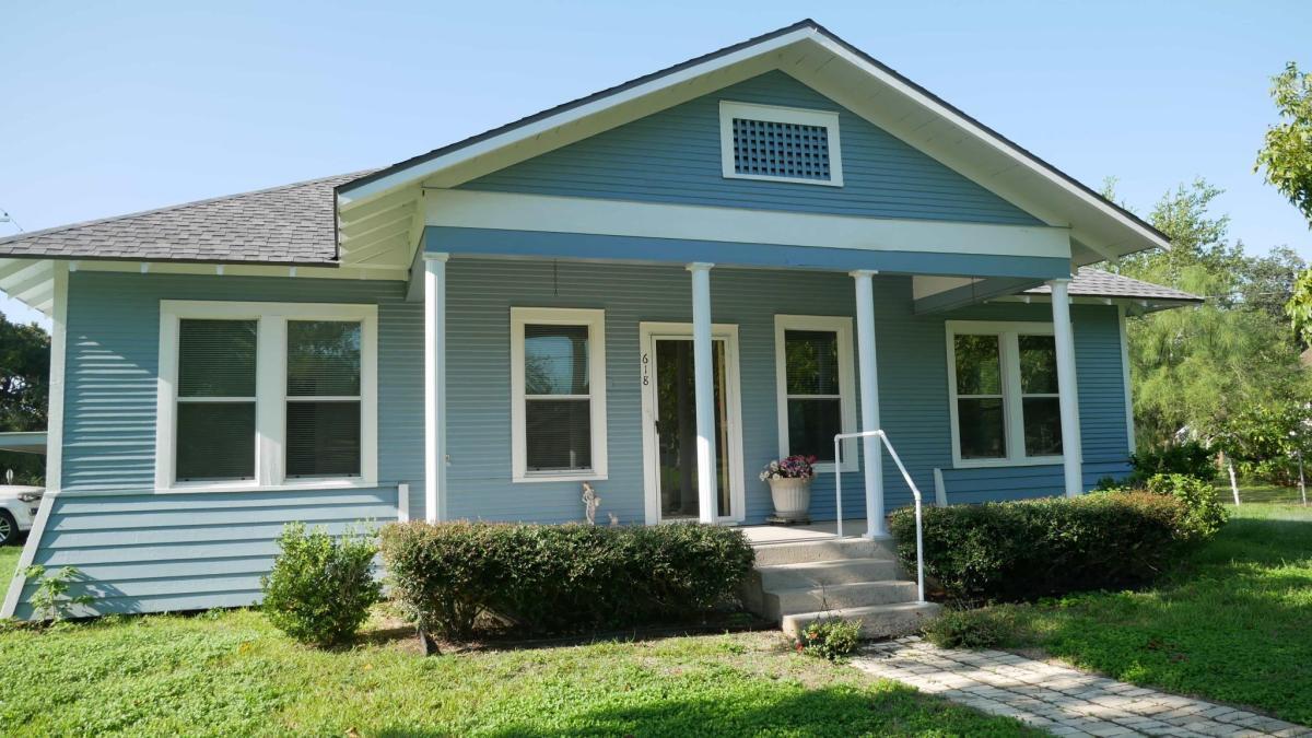 Primary Photo - 618 E Live Oak St