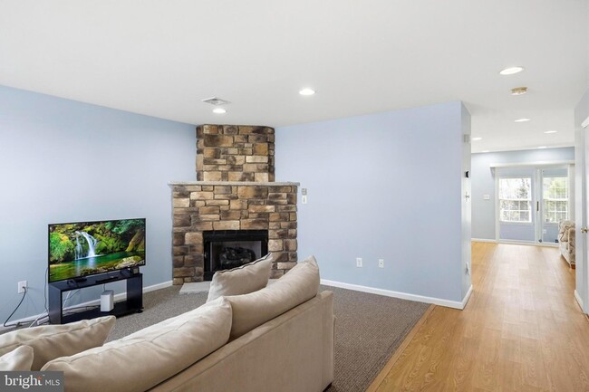 Foto del edificio - 32 Pebble Beach Ln