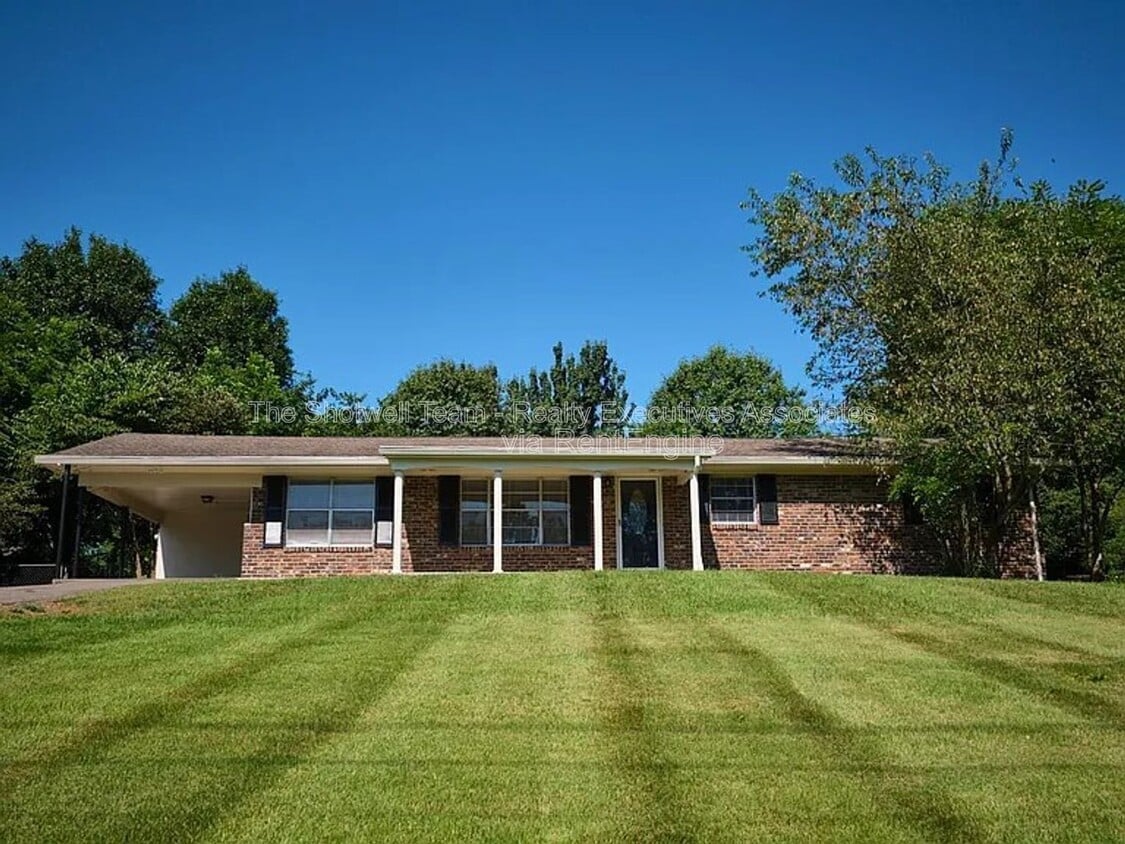 Photo - 1005 Francis Road