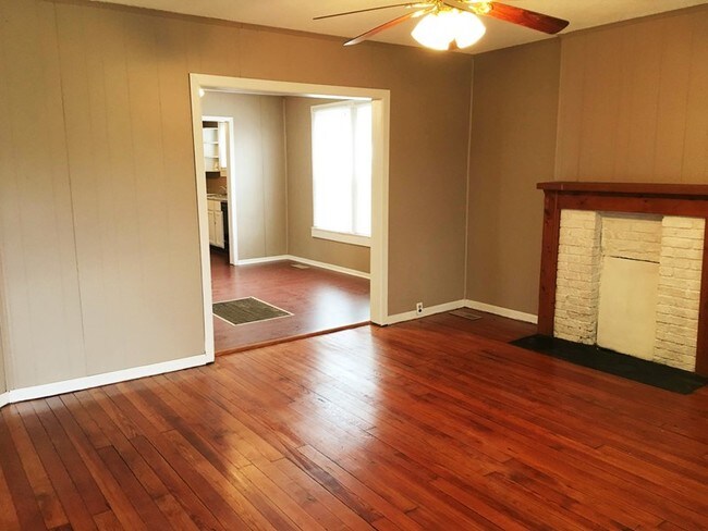 Building Photo - 207 Cedar Ave