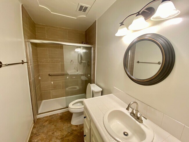 Foto del edificio - $1,635 Millbrook & Shaw, 2 Bedroom Condo -...
