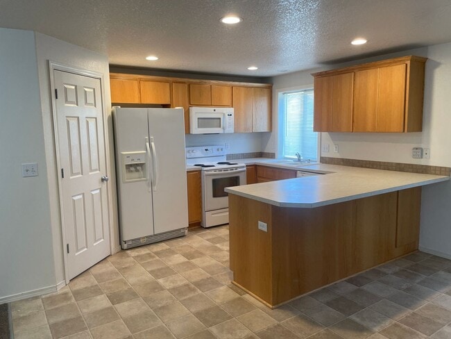 Building Photo - Pet Friendly House For Rent!!