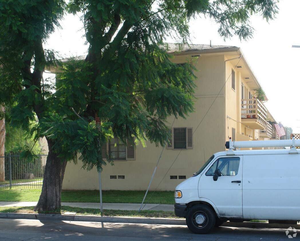 Foto del edificio - 514 E Wellington Ave