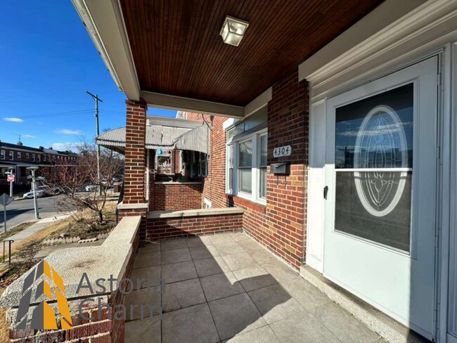 Foto del edificio - 3 Bedroom Home with Porch, Garage, and Finished Basement