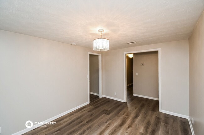Building Photo - 2303 Courtney Dr