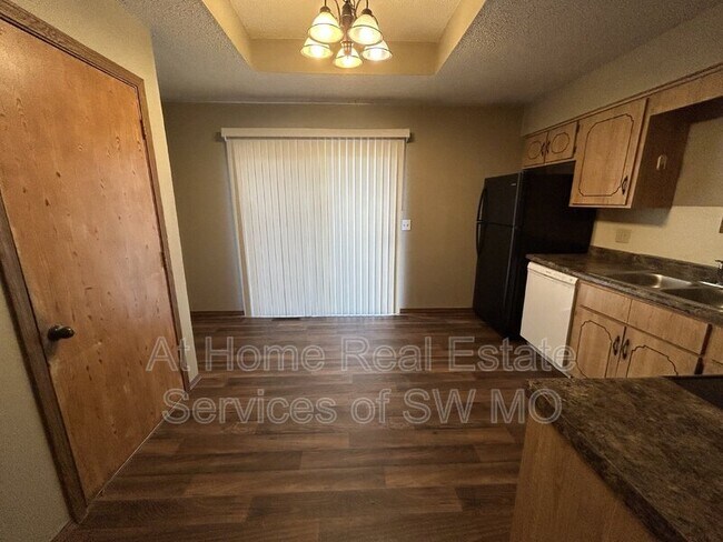 Building Photo - 3381 S Farm Rd 135