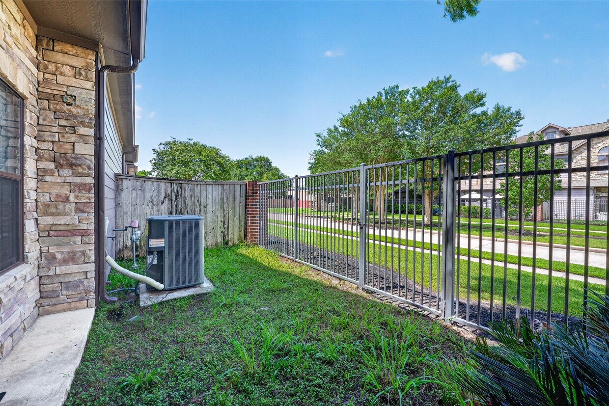 Building Photo - 2346 Bermuda Shores Dr