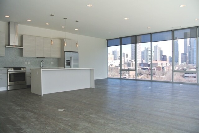 Foto principal - 858 N Franklin St