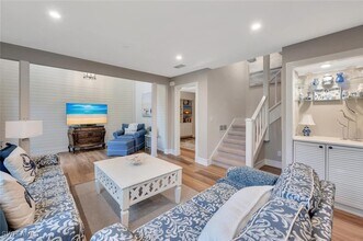 Building Photo - 180 6th Ave S