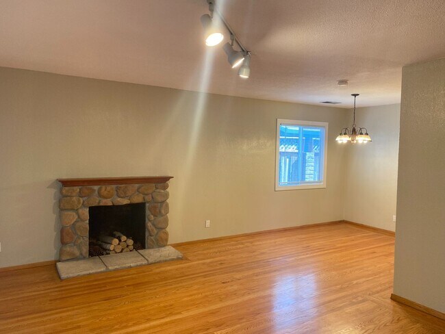 Foto del edificio - Advent - Stunning Three Bedroom House W/ T...