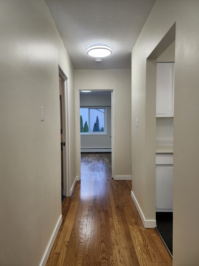 Photo du bâtiment - 1653 Oak Bay Ave