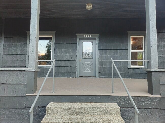 Foto del edificio - 1217 Commercial St