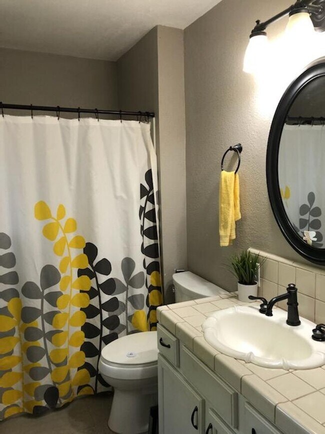 Foto del edificio - 514 E. SANDRA 3 BEDROOM 2 BATHROOM HOME TU...