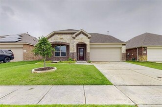 Building Photo - 2130 Clarion Dr
