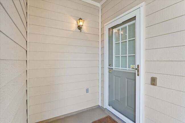 Building Photo - 141 Dickens Cir