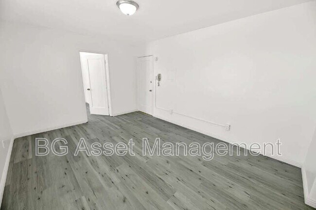 Foto del edificio - 2039 MacArthur Blvd