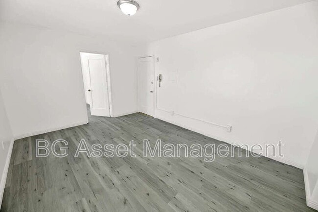 Building Photo - 2039 MacArthur Blvd