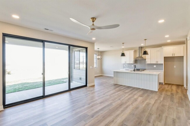 Foto del edificio - Spacious Modern Townhome at Hayden's Ridge!