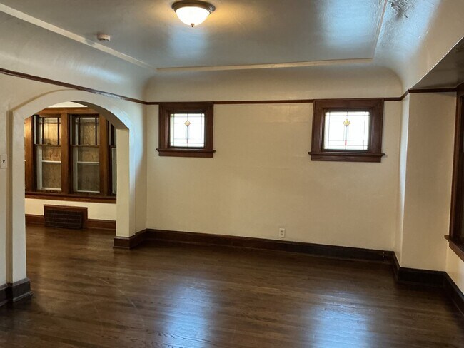 Building Photo - 3 Bedroom Single Family Home