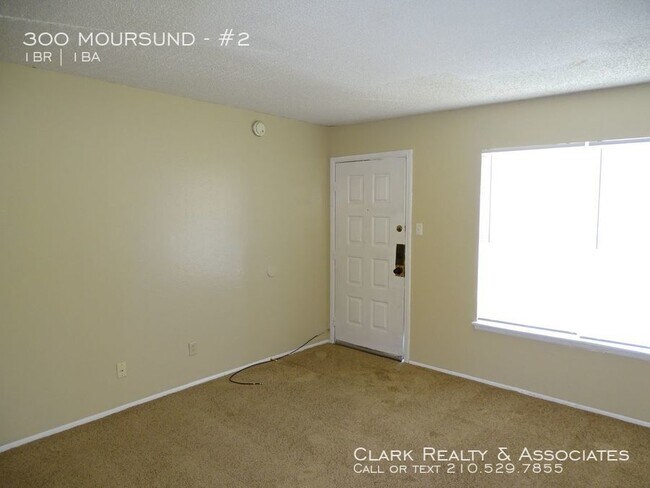 Foto del edificio - 300 Moursund Blvd. #2, San Antonio, TX. 78221