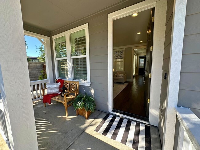 Building Photo - Stunning 4 Bedroom, 2.5 Bath Lawrence Ranch Home With Solar
