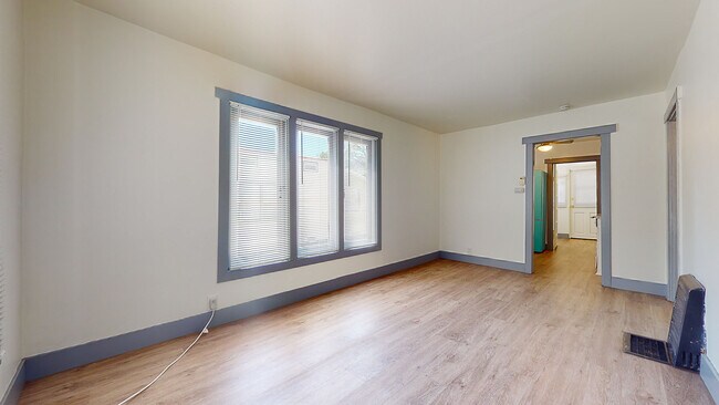 Building Photo - 1127 Bell St