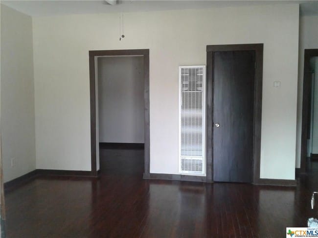 Building Photo - 124 S Krueger Ave