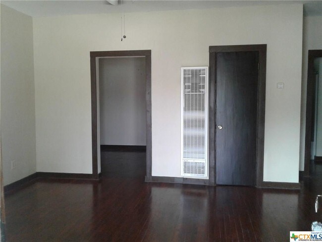 Foto del edificio - 124 S Krueger Ave