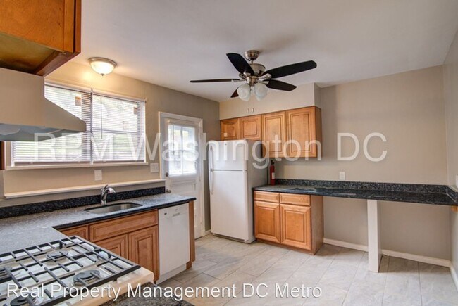 Foto del edificio - 3 br, 1.5 bath House - 6112 Eastern Ave, NE