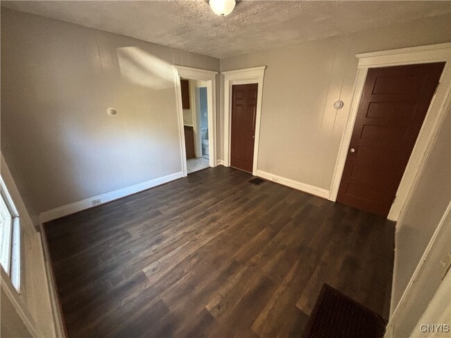 Foto del edificio - 1070 S Geddes St