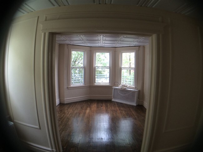 Foto del edificio - 55 Montrose Ave
