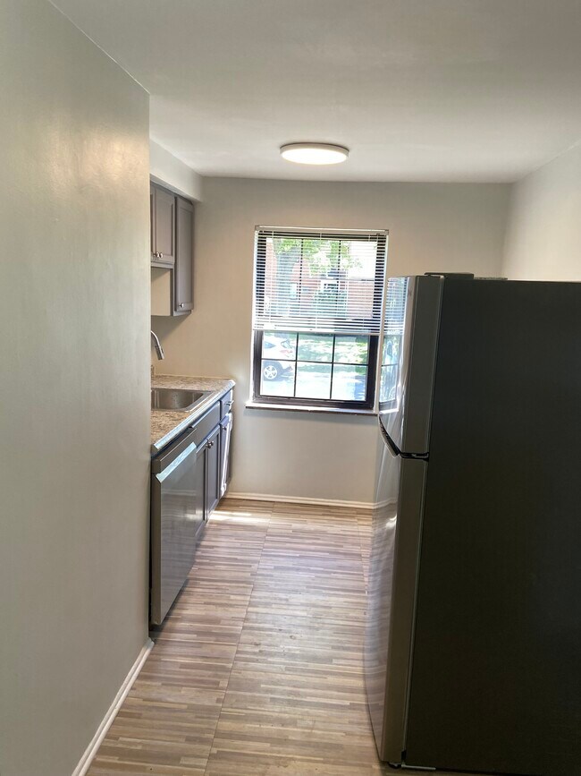 Foto del edificio - 557 Telford Ave