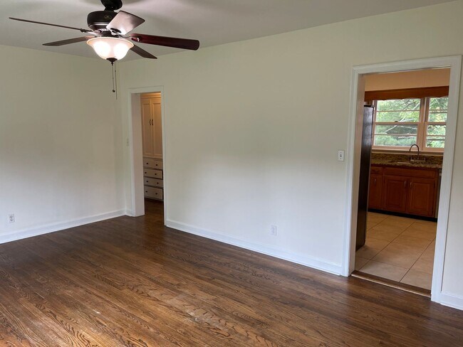 Building Photo - Charming Remodel in North Chattanooga