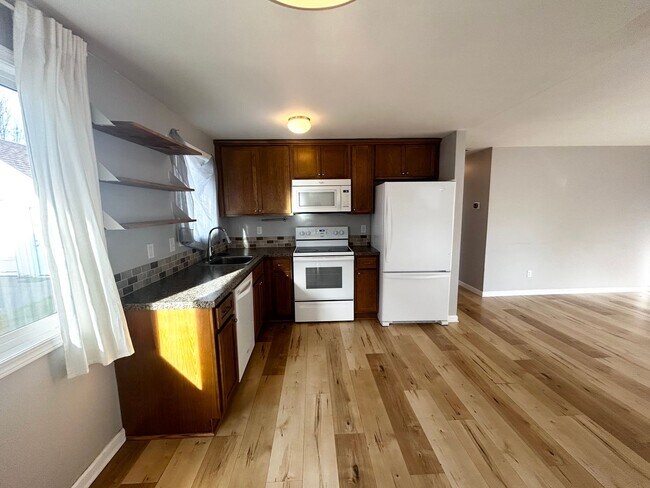 Foto del edificio - 3 Bedroom SE Portland Home with Solar Panels!